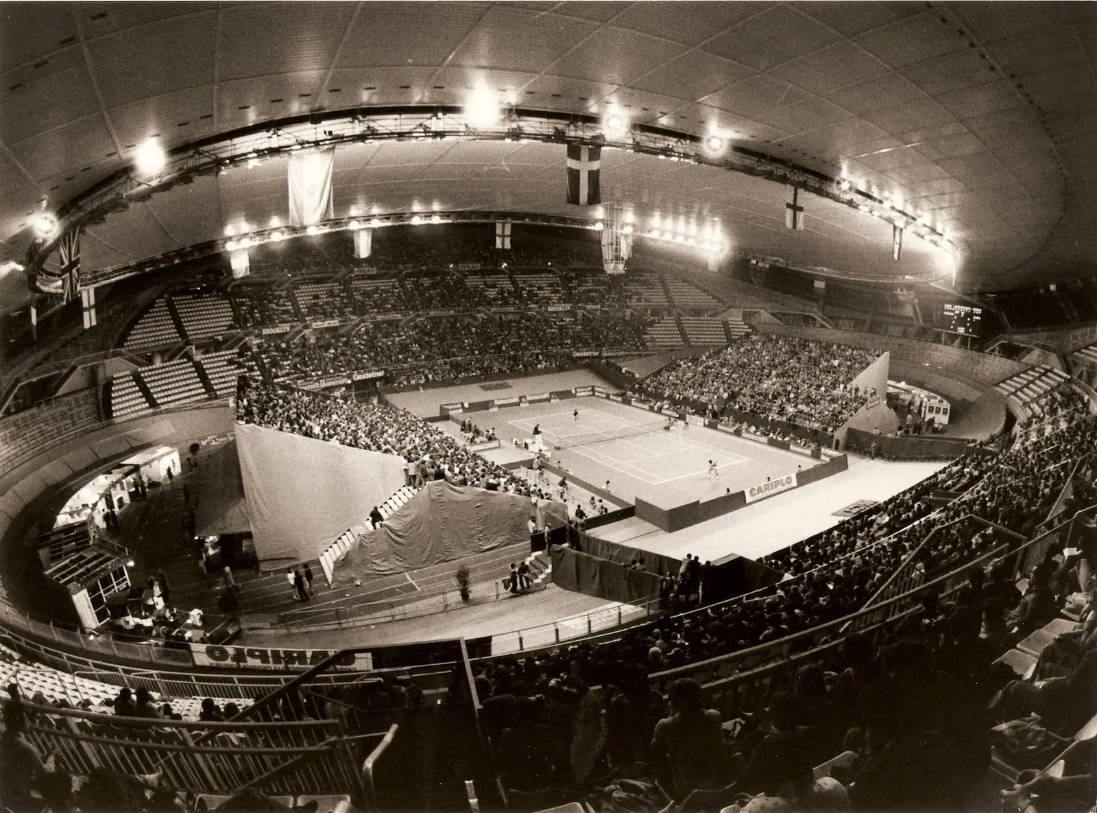 Palazzo dello Sport, 1978. Le tribune piene per la Ramazzotti Cup di tennis.