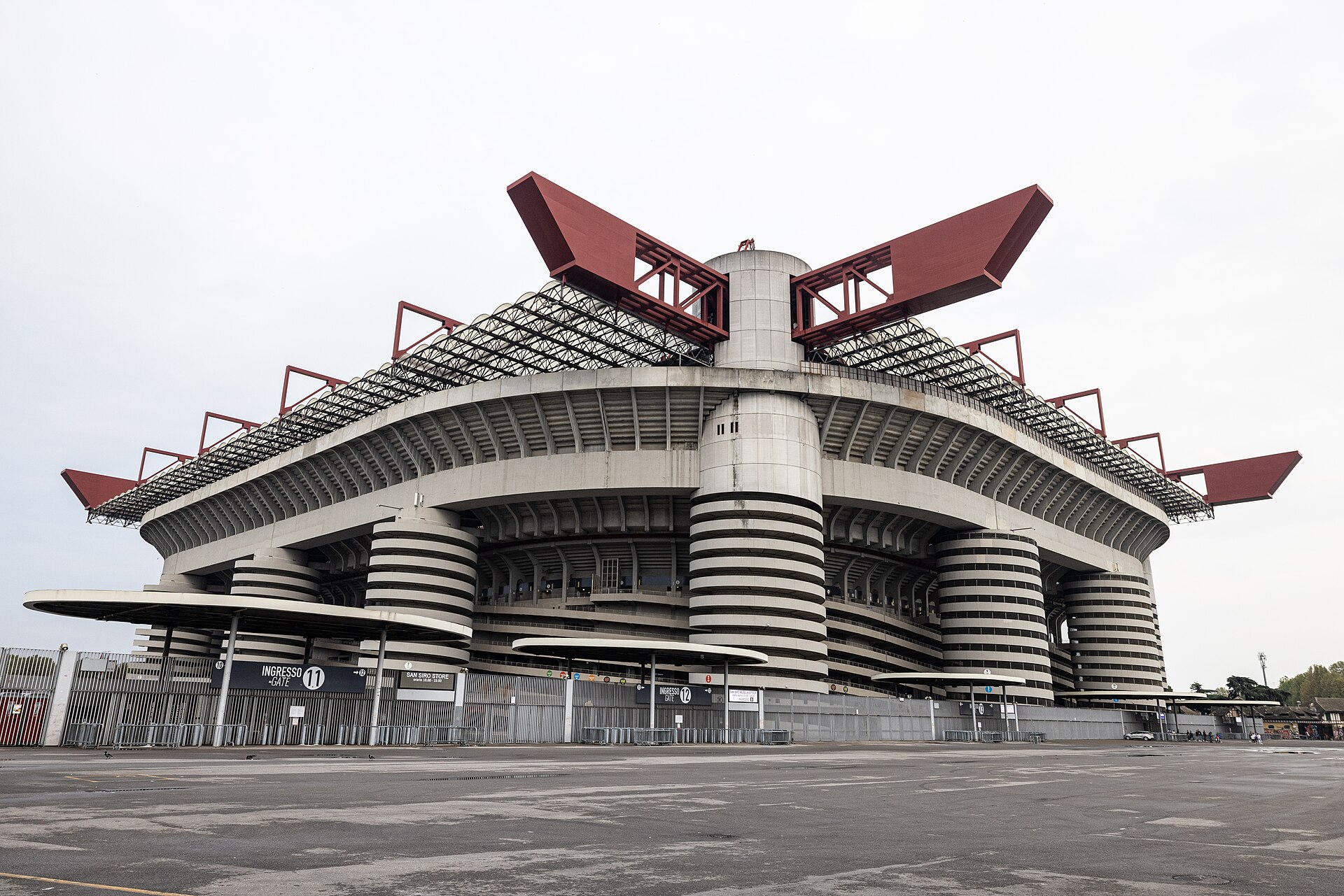 Lo stadio dal piazzale, ottobre 2022